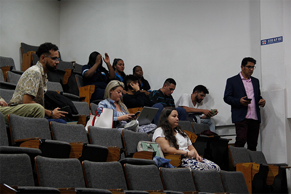 “Los panelistas identificaron los puntos de encuentro desde su discurso y sus prácticas. Esperamos que posiblemente se consoliden proyectos, pero estamos conociendo cuales problemáticas tienen otras sociedades”, Ana María Pérez. Foto: Unimedios.