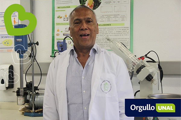 Benjamín Rojano es una persona alegre. En las aulas también está garantizada la risa para sus estudiantes. Foto: Unimedios.