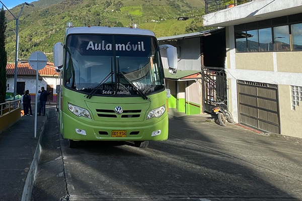 La UNAL Sede Medellín hizo presencia con su Aula Móvil. Foto Facultad de Ciencias de la Vida.