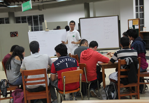 En la jornada participaron estudiantes de varias universidades del G8.