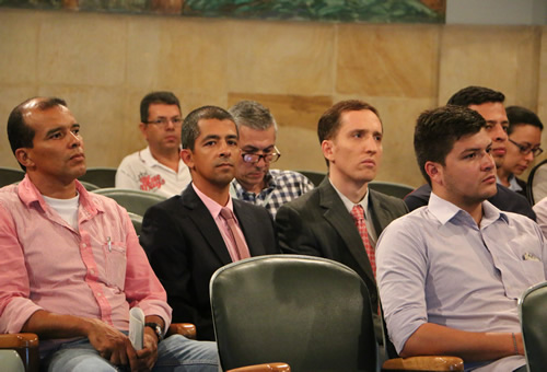 Profesores, estudiantes y egresados asistieron al evento de lanzamiento de la Especialización