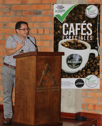 Arley Zapata, investigador de la línea de Fermentación.