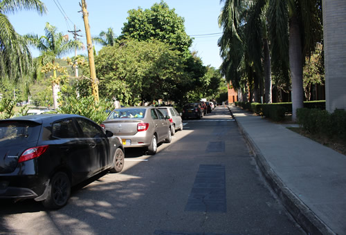 El cambio de ubicación de parqueo en la calzada unidireccional del bloque administrativo, brindará mejor seguridad a conductores y peatones, al igual que una mejor circulación de vehículos de emergencia.