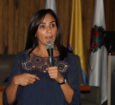 La profesora Clara Nicholls es egresada de la Universidad Nacional de Colombia.