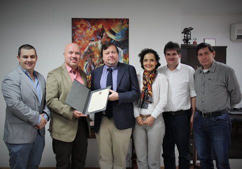 El Consejo de Sede entregó el título de Profesor Honorario a Erik Reimer Larsen por sus más de 20 años apoyando la labor investigativa de la Universidad.