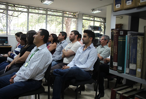 Docentes, empleados y estudiante asistieron al acto de reapertura oficial.