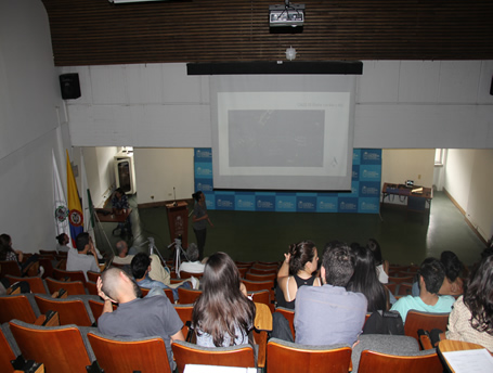 Estudiantes y profesores de la Facultad de Arquitectura asistieron a la jornada de socialización.