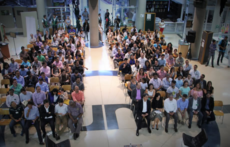 El acto de lanzamiento de Novus Colombia se llevó a cabo en la Biblioteca Efe Gómez de la U.N. Medellín.