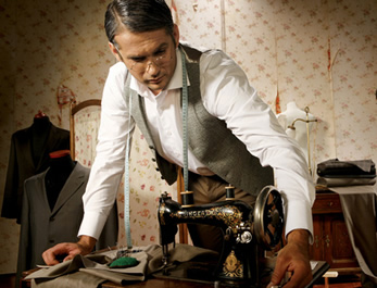 El poder de los sastres en Medellín a principios del siglo XX es equiparable al de los diseñadores hoy día. Foto tomada de: http://cdn.revistagq.com/uploads/images/thumbs/201046/sastrerias_621_668x384.jpg