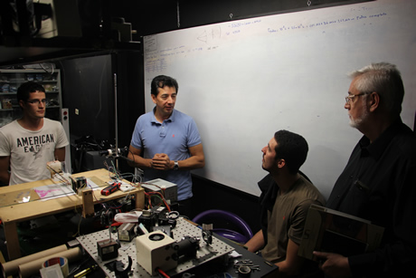 El Laboratorio de Láser y Espectroscopía fue uno de los visitados por los delegados de Ruta N.