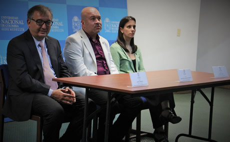 Fabián Oddone, John Willian Branch y Jessica Díaz, dieron apertura oficial a la Semana Internacional de la República Argentina.