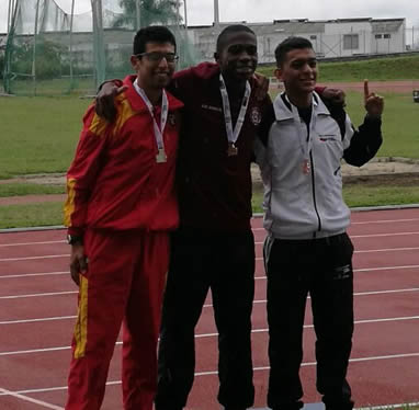Jelssin Donnovan Robledo Mena obtuvo dos medallas de oro individuales y una colectiva.