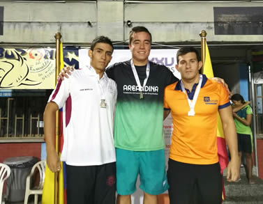 Esteban Toro consiguió medalla de plata en 100 metros mariposa.