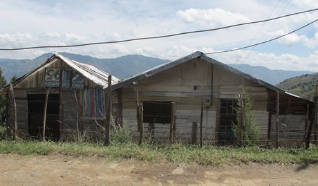 Según el diagnóstico la Característica principal de la vivienda es la autoconstrucción y presenta hacinamiento. Foto cortesia Escuela del Hábitat.