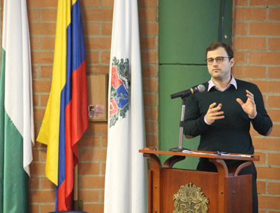 Constantin Groll es politólogo e investigador posdoctoral de la Universidad Libre de Berlín.