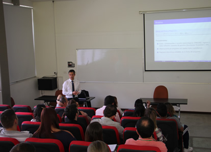 La conferencia Efectos de las políticas de transporte sobre la congestión y la contaminación atmosférica fue liderada por el Instituto de Estudios Ambientales (IDEA).