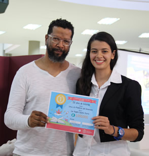 Luz Ángela Zapata Osorio, ganadora del primer puesto en la categoría libre.