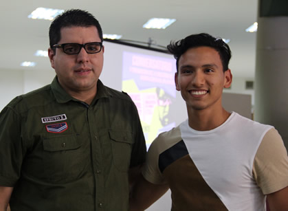 De izquierda a derecha Felipe Sánchez Hincapié, y Marcos Santoya autor de Perdido en el paraíso, uno de los dos cuentos más comentados en redes sociales.