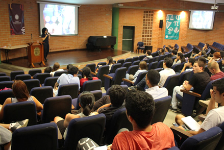Aspectos como prácticas profesionales y cualificación profesional, son los más apetecidos por los estudiantes y egresados.