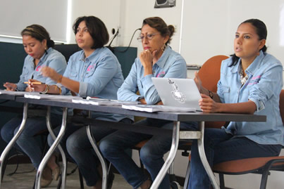 El informe fue presentado por una delegación de cuatro mujeres del Observatorio.