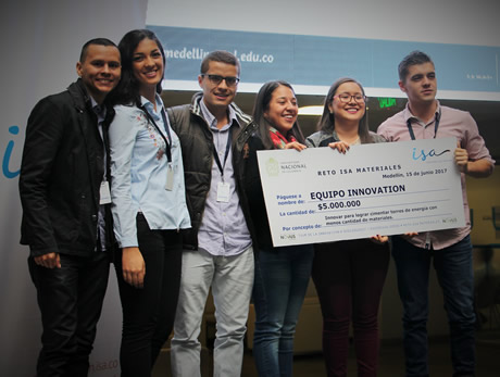 Innovation, grupo ganador en en el reto Materiales.