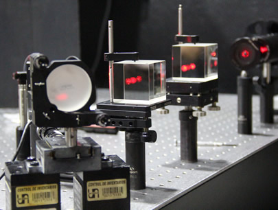 Laboratorio de Fotónica y Optoelectrónica de la Facultad de Ciencias.
