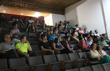 Participantes en la conferencia "Levantamiento de suelos y su aplicación para no expertos".