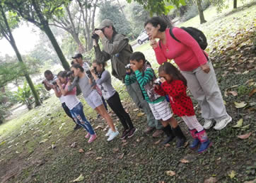 El avistamiento de aves es una de las actividades que más disfrutaron los niños.