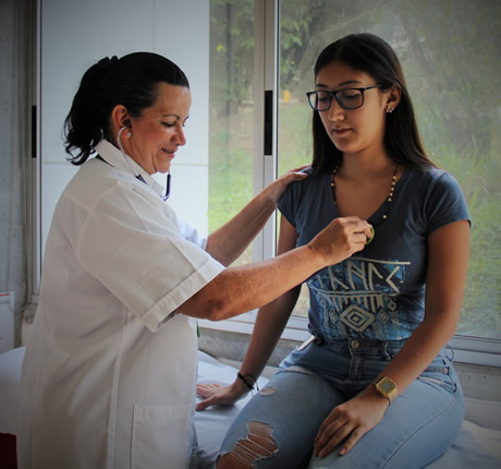 "La U.N. me ha dado una oportunidad de empleo maravillosa, una vida feliz, un sitio de trabajo espectacular, la posibilidad de conocer a grandes amigos y sobre todo de servir", doctora Olga Mora.