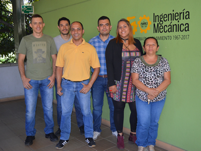 Desde el 2000 es secretaria en el Departamento de Ingeniería Mecánica.