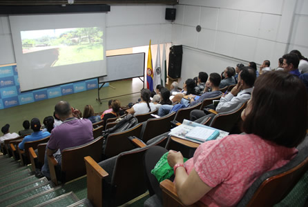Con una jornada académica la U.N. se unió a la conmemoración del Día Mundial de las Abejas.