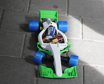 Carro controlado mediante dispositivo móvil.