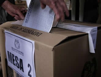 Quien logre conquistar el voto de opinión tendrá una alta posibilidad de ganar la segunda vuelta, dicen expertos. Fotografía tomada de: www.elheraldo.co