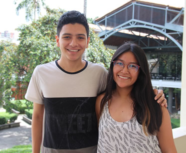 Marcela Ñañez y Camilo Pantoja, estudiantes de la Facultad de Ciencias Humanas y Económicas, representarán a la Sede en el Campeonato Mundial de Debate en Español.