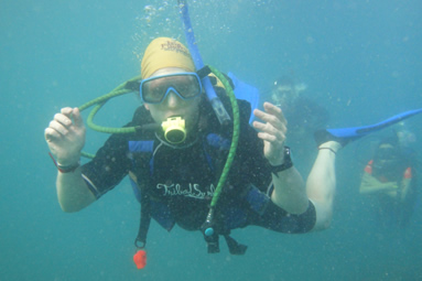 Nada desde que tiene uso de razón y es instructor de buceo desde 1988. Foto: cortesía.