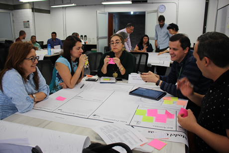 Alternativas pedagógicas desde la práctica, el juego, ejercicios de rol y demás, son necesarios para incentivar la creatividad en los estudiantes.