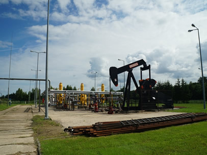 Los avances técnicos de la industria fueron uno de los temas fundamentales. Foto tomada de: https://pixabay.com/es/crudo-mina-de-petr%C3%B3leo-pumpjack-863217/