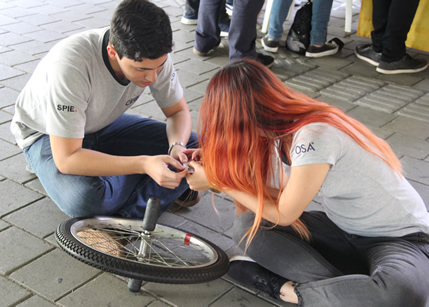También hubo muestra de prototipos construidos por los estudiantes del programa.
