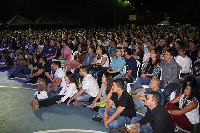 Alrededor de dos mil egresados asistieron al encuentro.