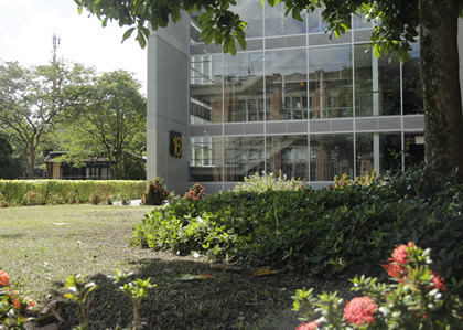 Aunque él no está en la época de vacaciones en la Universidad, agradece la labor de quienes se quedan embelleciéndola.