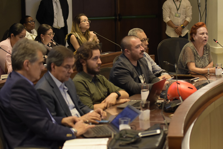 La profesora Carmen Elena Zapata, directora de Calaire, propone pico y placa de dos dígitos durante la atención de contingencias. Foto: cortesía Alexánder Hoyos.
