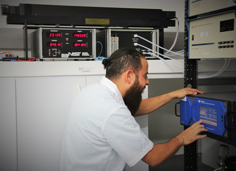 Reicentemente el Organismo Nacional de Acreditación de Colombia (ONAC) otorgó al Fotómetro Estándar de Referencia del Laboratorio Calaire acreditación de calidad.