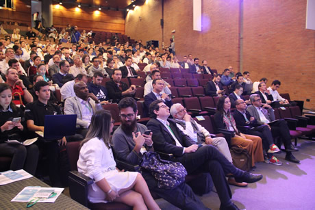 Académicos, legisladores, empresarios y expertos dialogaron sobre movilidad.