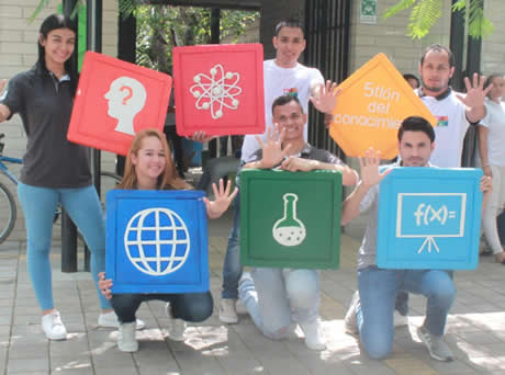 Jhan y otros 15 jóvenes encontraron en Pentatlón del Conocimiento la manera de retribuir a la sociedad lo que han recibido de ella. Foto cortesía.