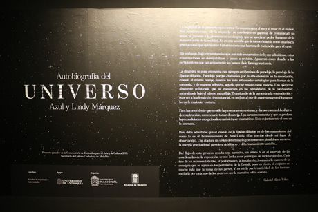Autobiografía del universo es un viaje a la historia de vida de dos hermanas y con ello al pasado del acontecer nacional.