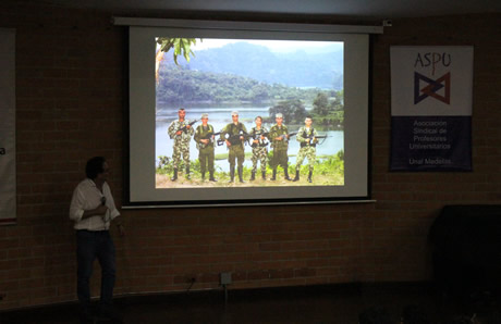 Jesús Abad creen en una Colombia en paz, pero la paz, dice, “debe construirse todos los días”.