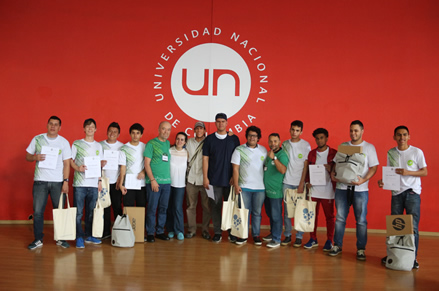 En el Concurso fueron premiados los 10 primeros y los mejores de cada Universidad participante.