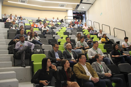 Algunos asistentes expresaron sus inquietudes por la gestión ambiental.