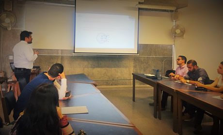El profesor Eduardo Pino de la Universidad de Chile, capacitó a estudiantes de posgrado de la UNAL Medellín.