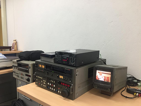 Unidad de migración análoga / digital del Laboratorio de Fuentes Históricas.